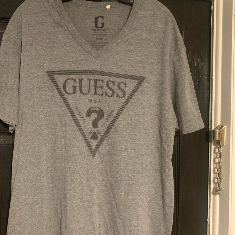 Men’s GUESS v-neck t-shirt